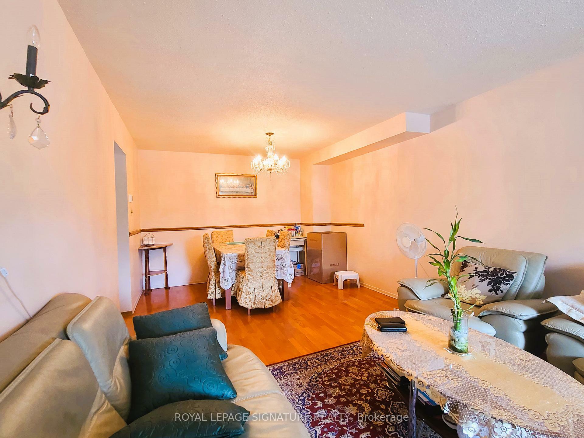 Property Photo:  20 Henry Welsh Drive  ON M2R 3P4 