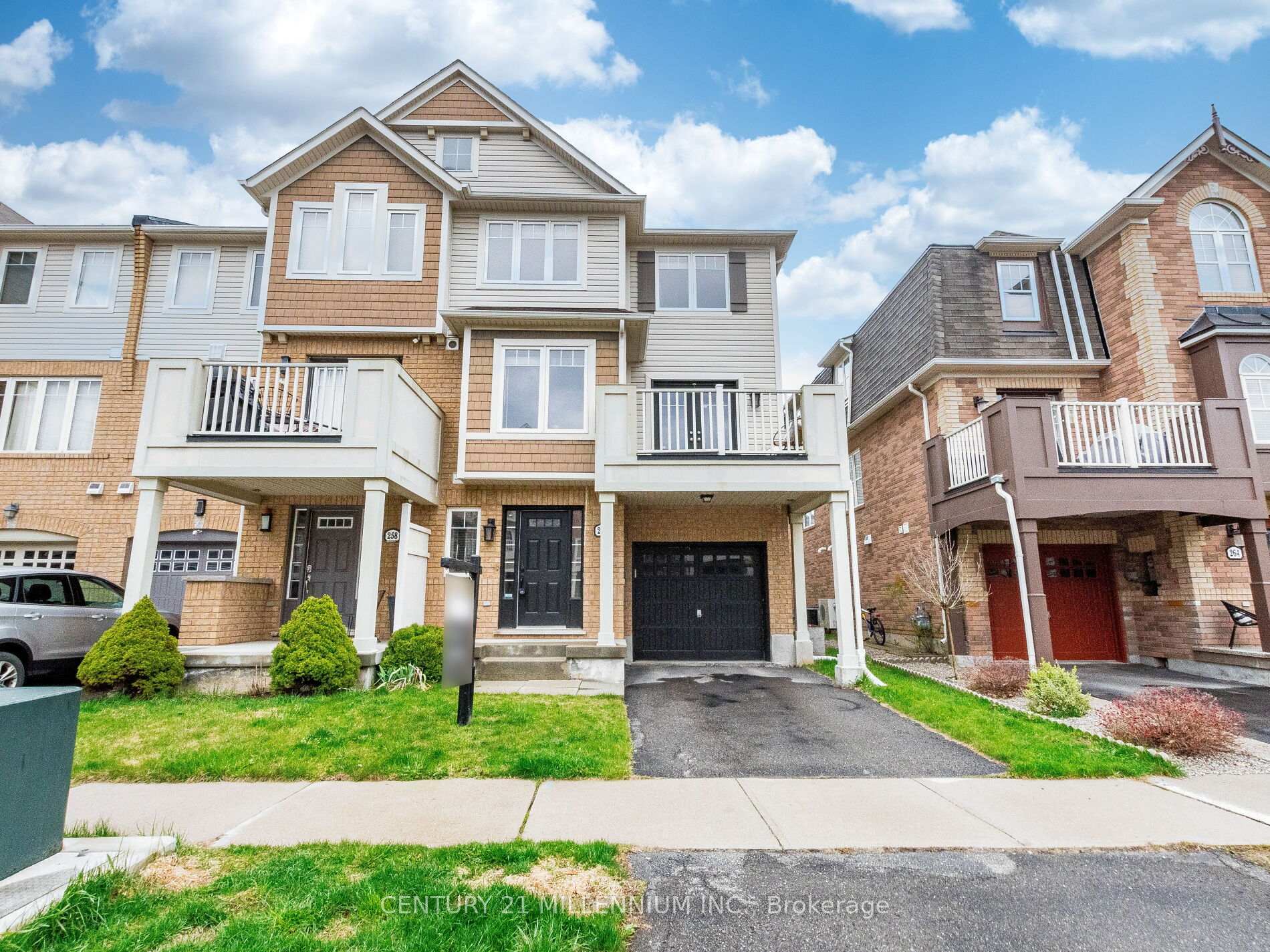 Property Photo: 260 Wetenhall Landing ON L9T 7B7