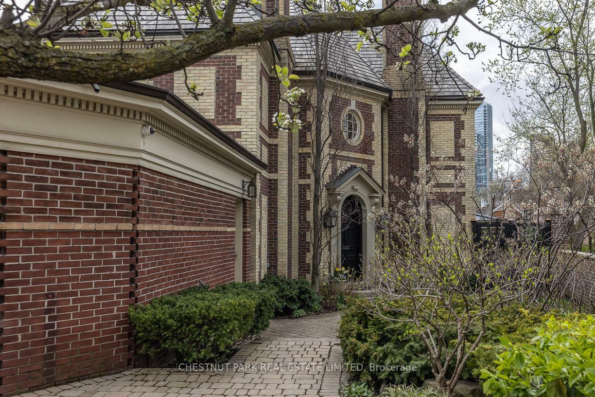 Property Photo: 45 South Drive ON M4W 1R3