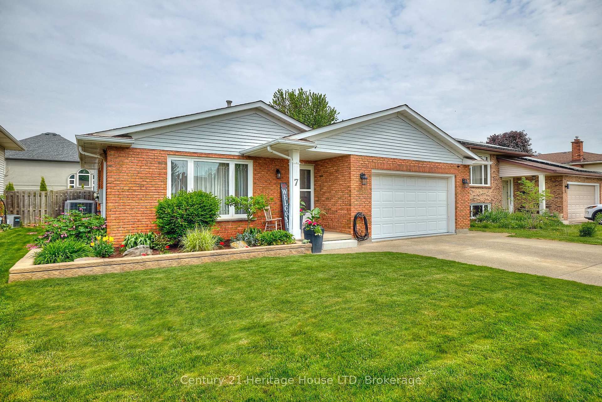7 Huntington Lane  St. Catharines ON L2S 3J5 photo