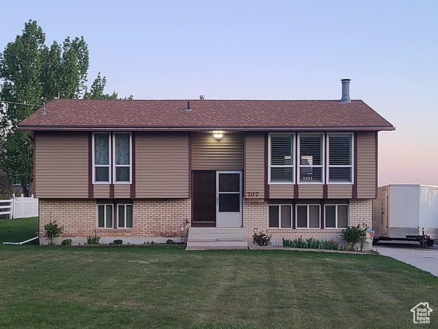 Property Photo: 707 E 1700 N UT 84414