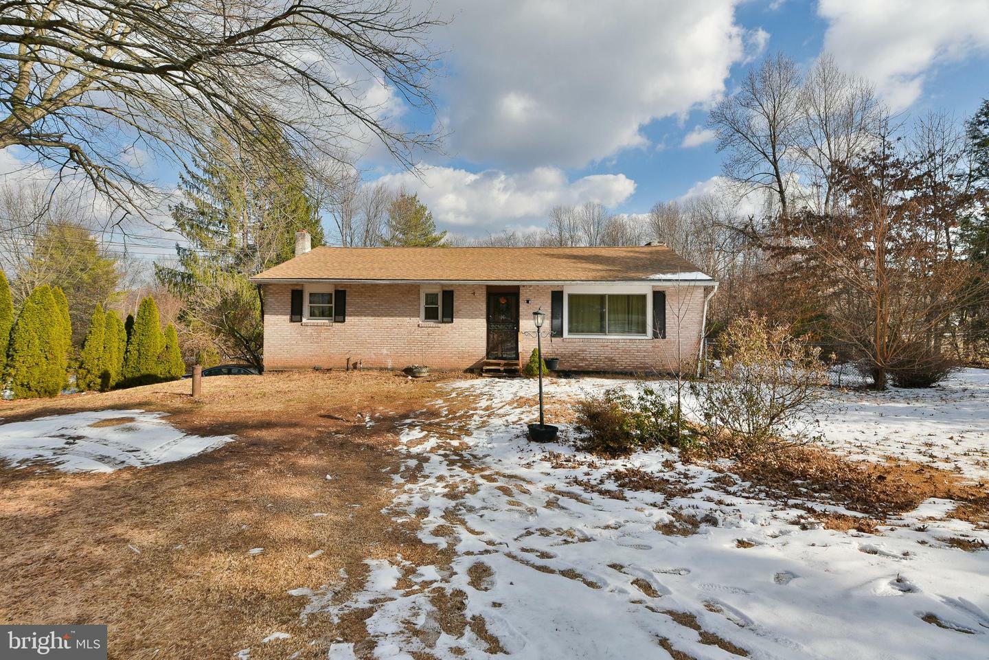 Property Photo: 1372 Laurelwood Road PA 19465