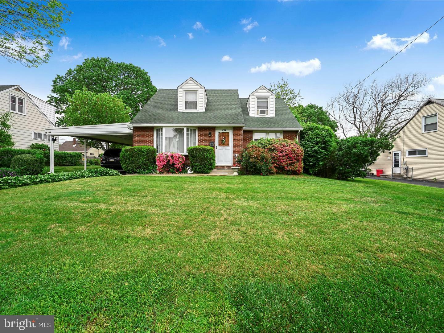 Property Photo: 3739 Clearwater Lane PA 19015