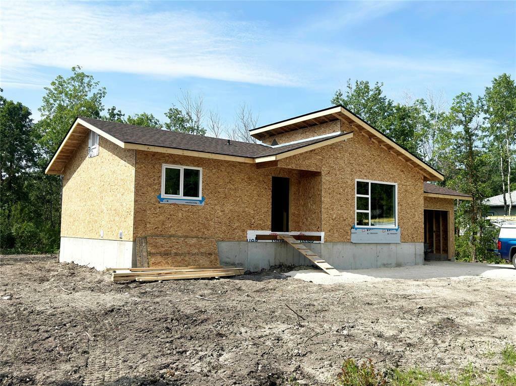 Property Photo: 30 Tamarack Lane MB R0C 0P0