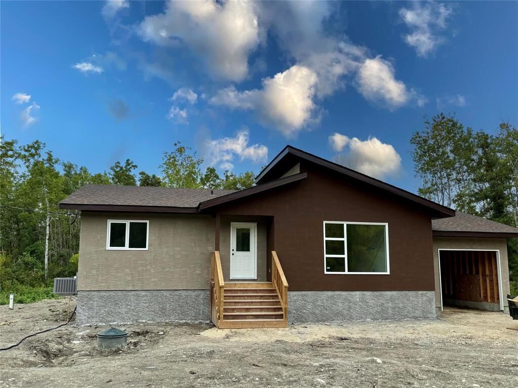 Property Photo: 30 Tamarack Lane MB R0C 0P0