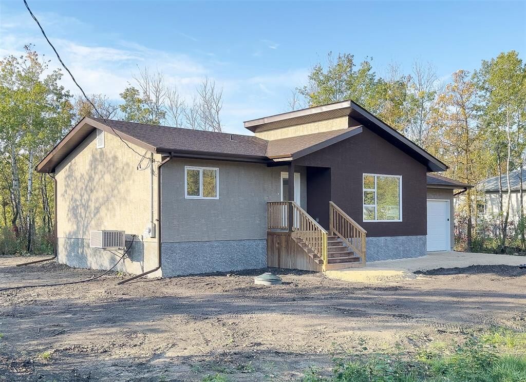 Property Photo:  30 Tamarack Lane  MB R0C 0P0 