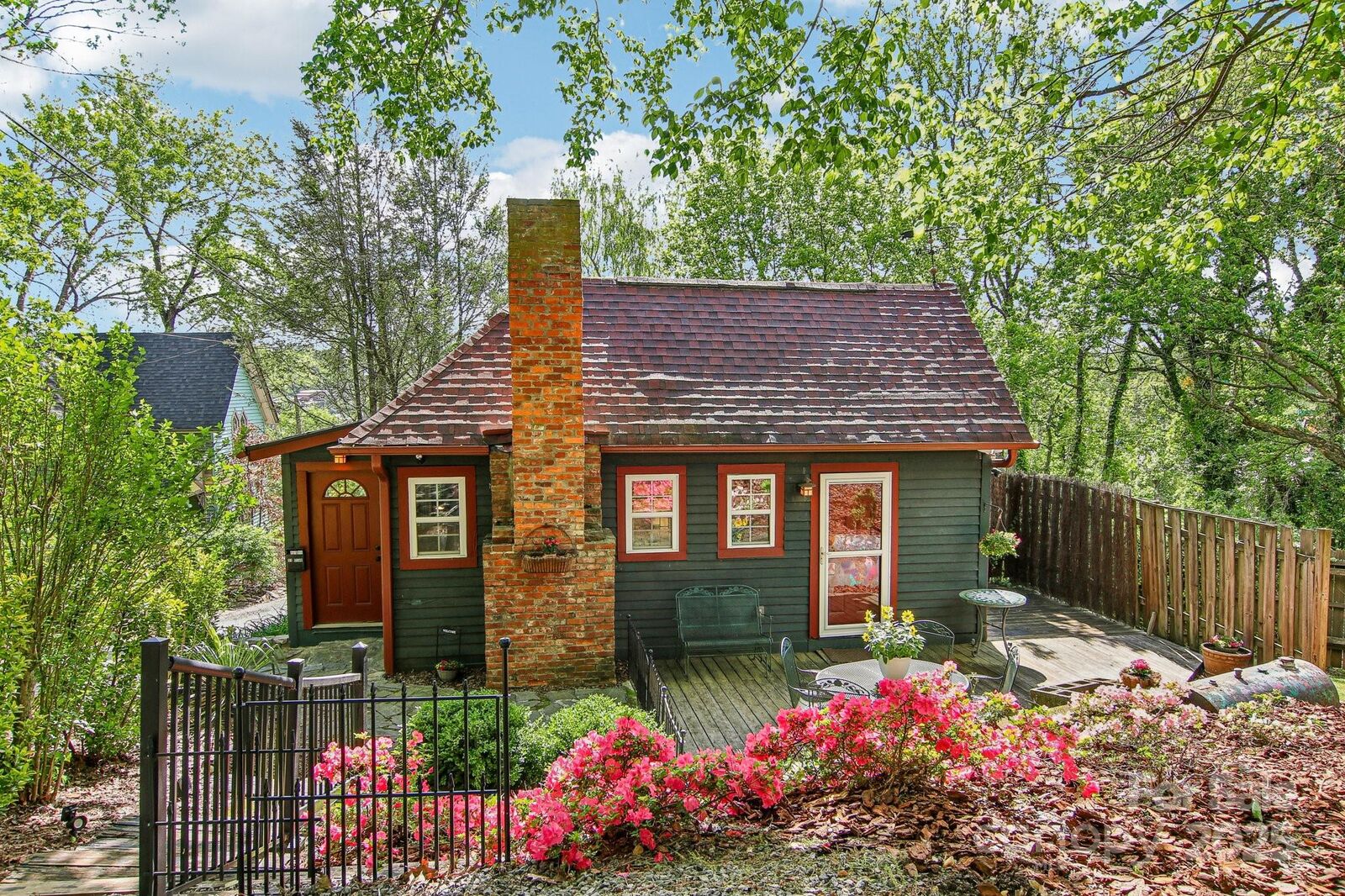 Property Photo: 11 Club Street NC 28801