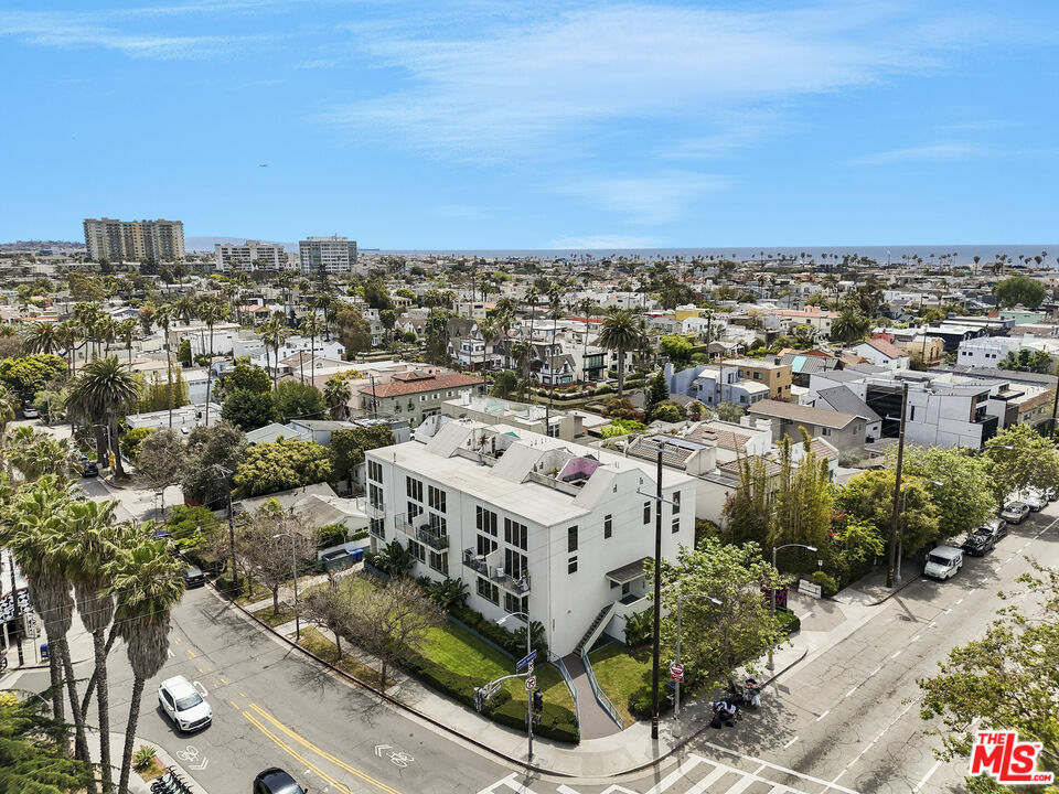 2201 Ocean Ave  Venice CA 90291 photo