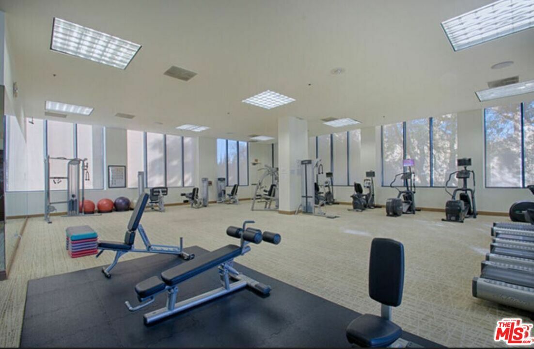 Property Photo: 10724 Wilshire Blvd CA 90024