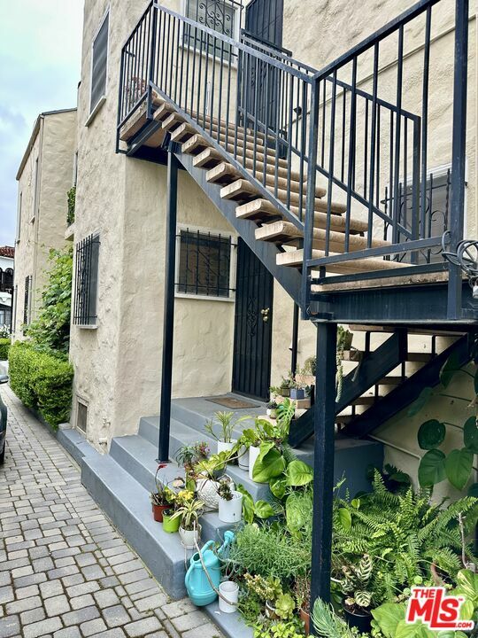 Property Photo: 337 N Spaulding Ave CA 90036