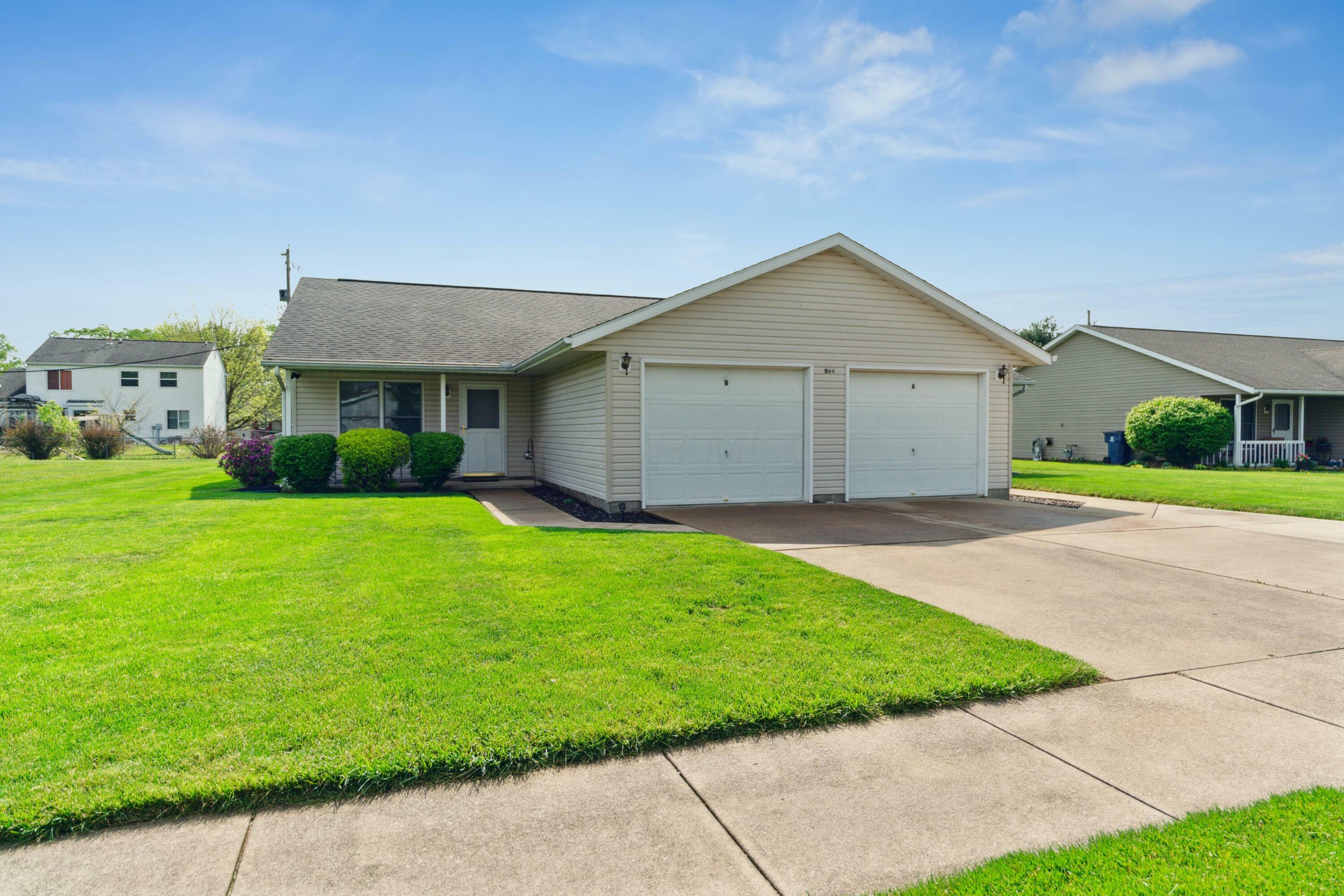 Property Photo: 944 Empire Drive OH 43055