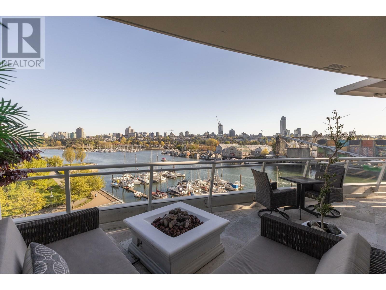 Property Photo: 628 Kinghorne Mews 701 BC V6Z 3H6