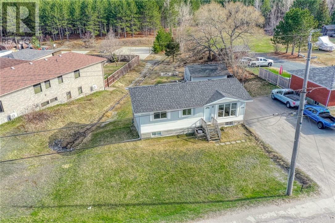 Photo de la propriété: 2528 Falconbridge Highway ON P3L 1K5