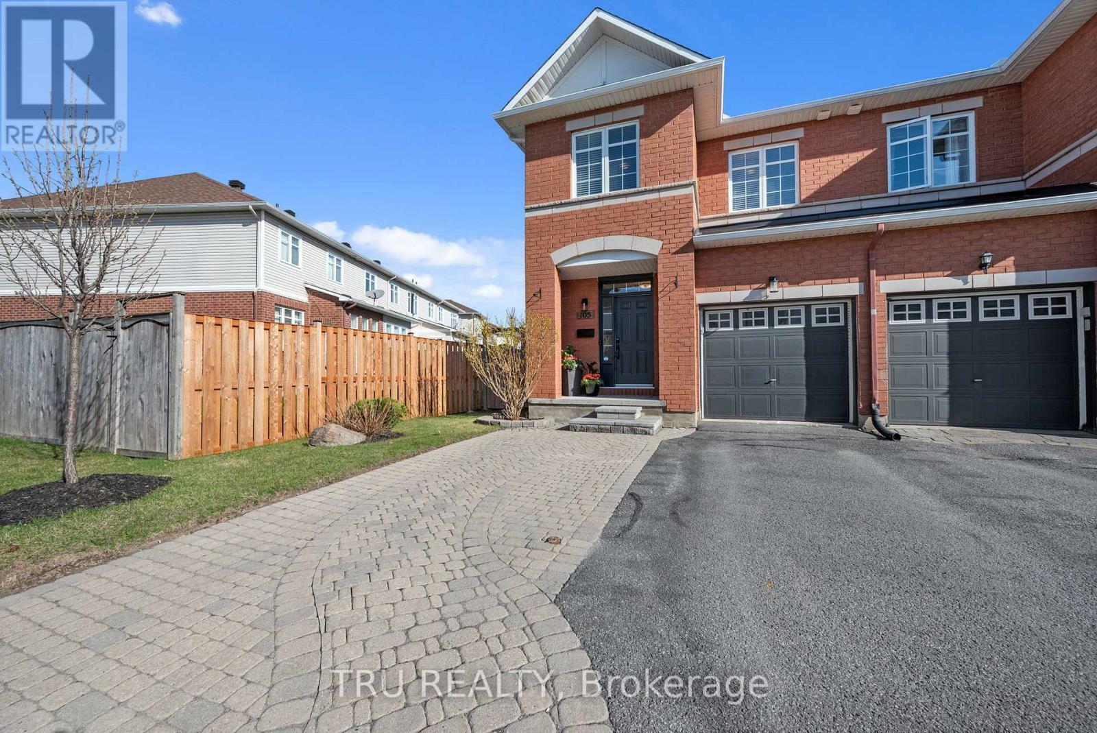 Photo de la propriété: 105 Deercroft Avenue ON K2J 5H7