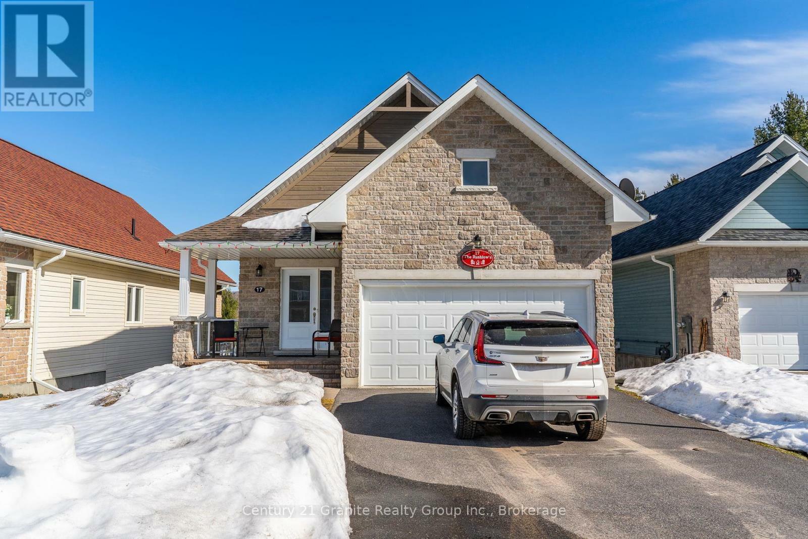 Property Photo: 17 Webb Circle ON K0M 1S0