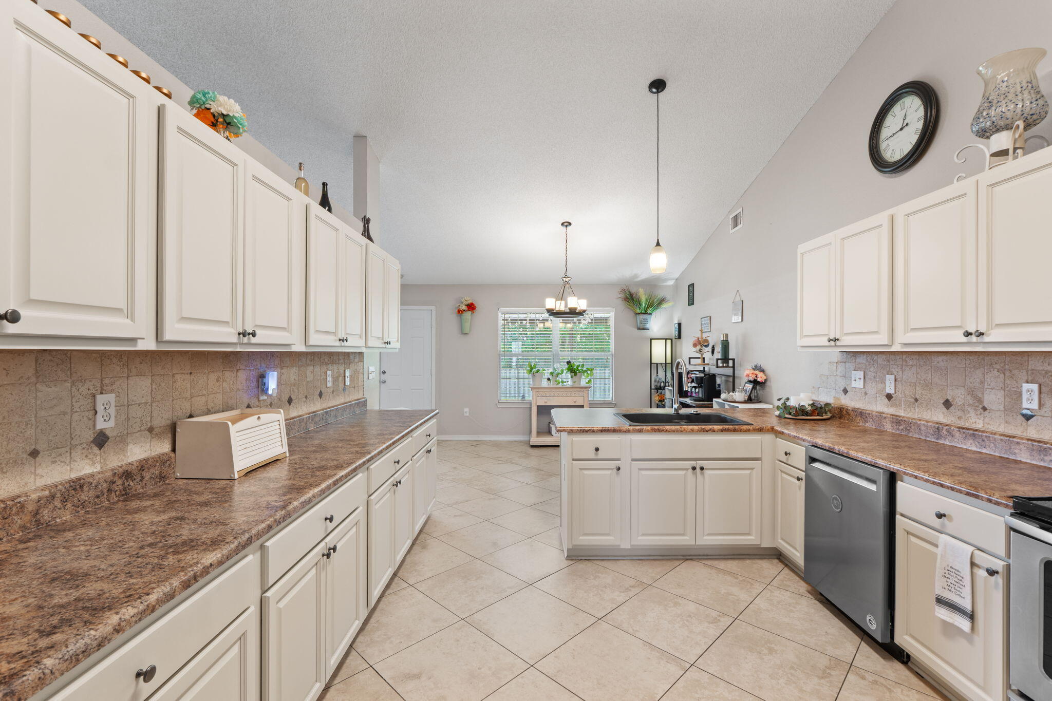 Property Photo: 2108 Hagood Loop FL 32536