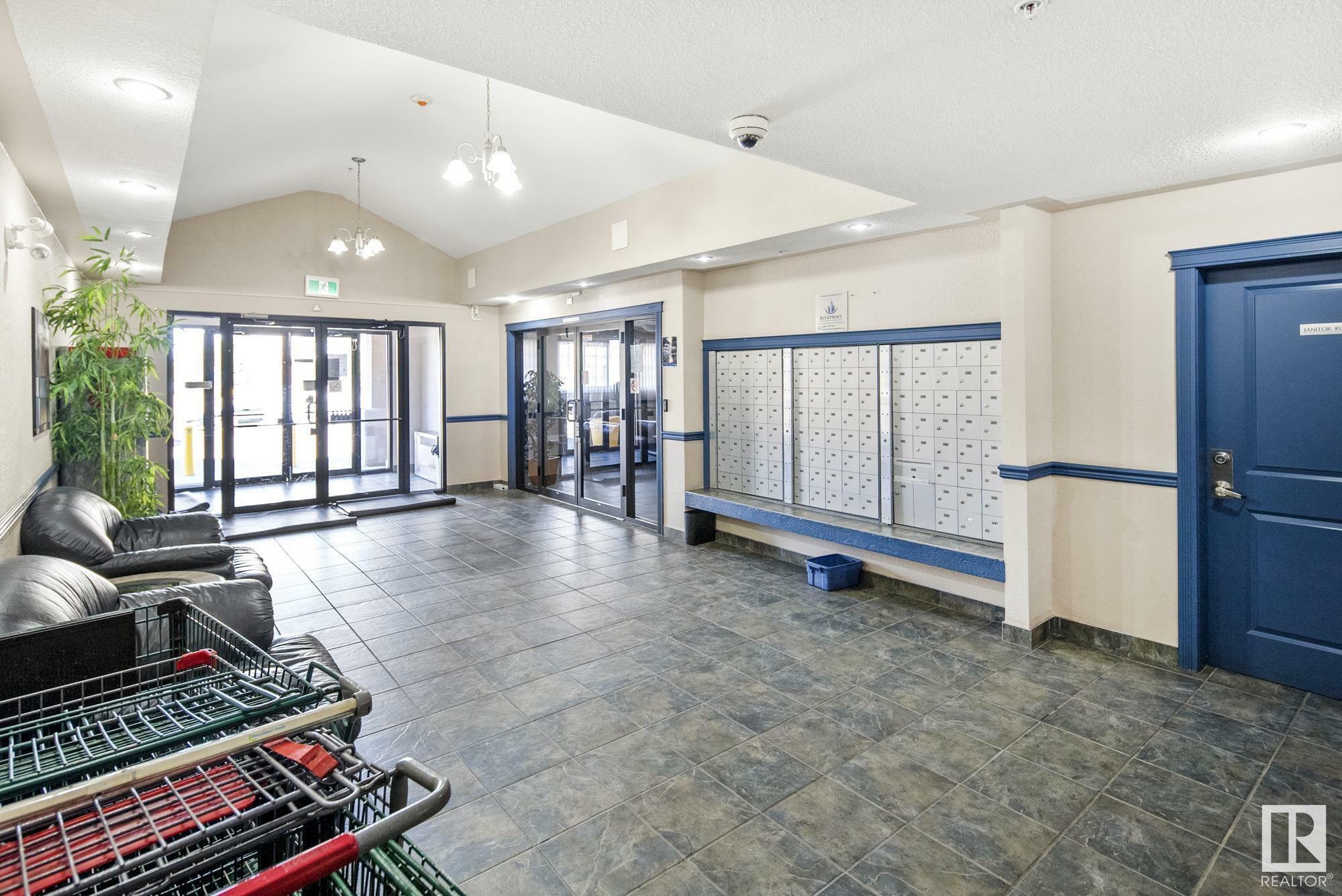 Photo de la propriété: 16221 95 Street NW 205 AB T5Z 3V3