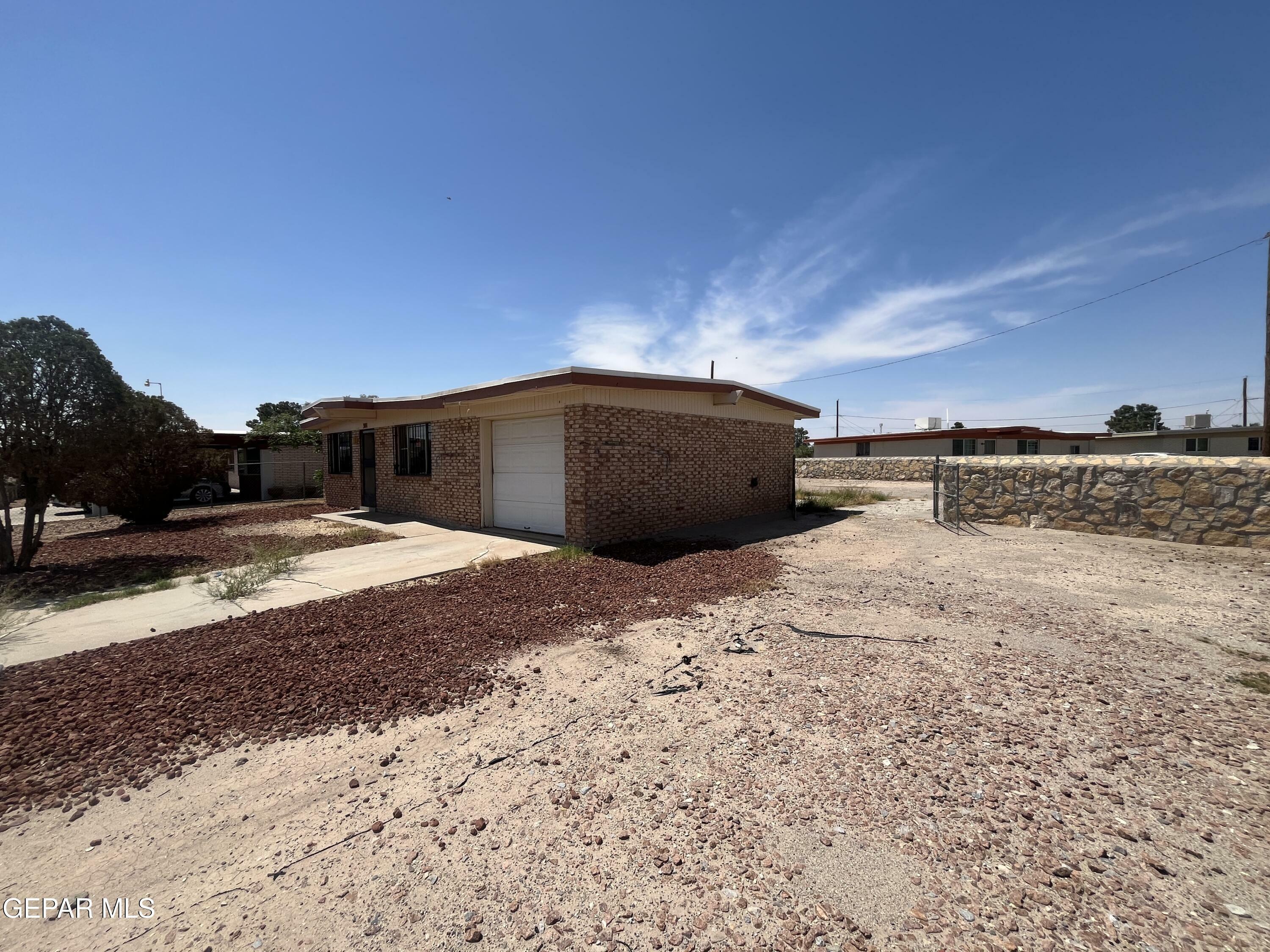 Property Photo: 962 Geronne Drive TX 79907