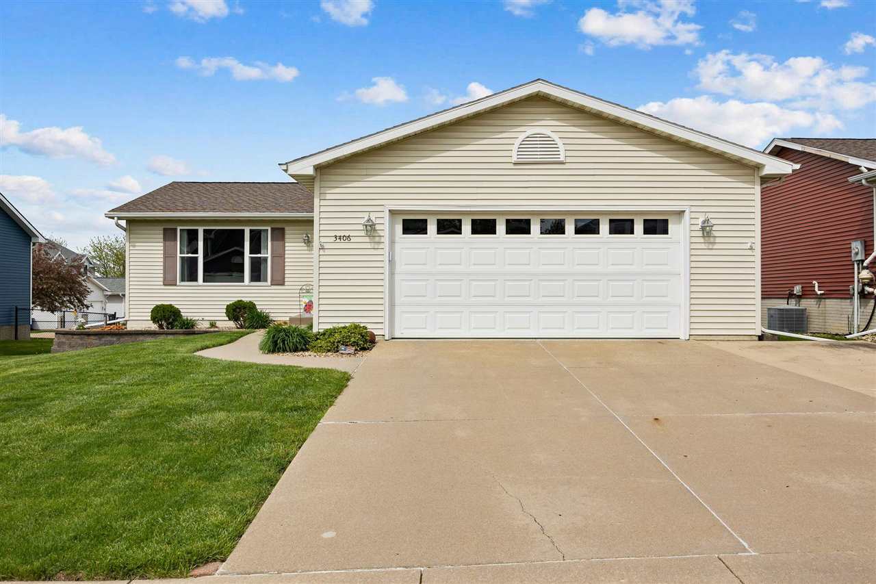 Property Photo: 3406 King Dr SW IA 52404