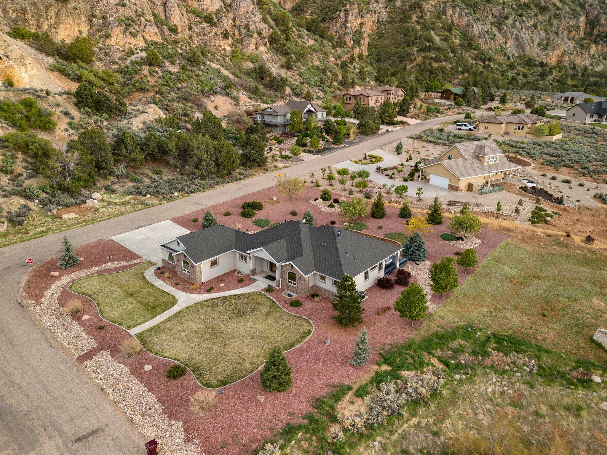 Property Photo: 752 W Shuhthagi Ln UT 84757
