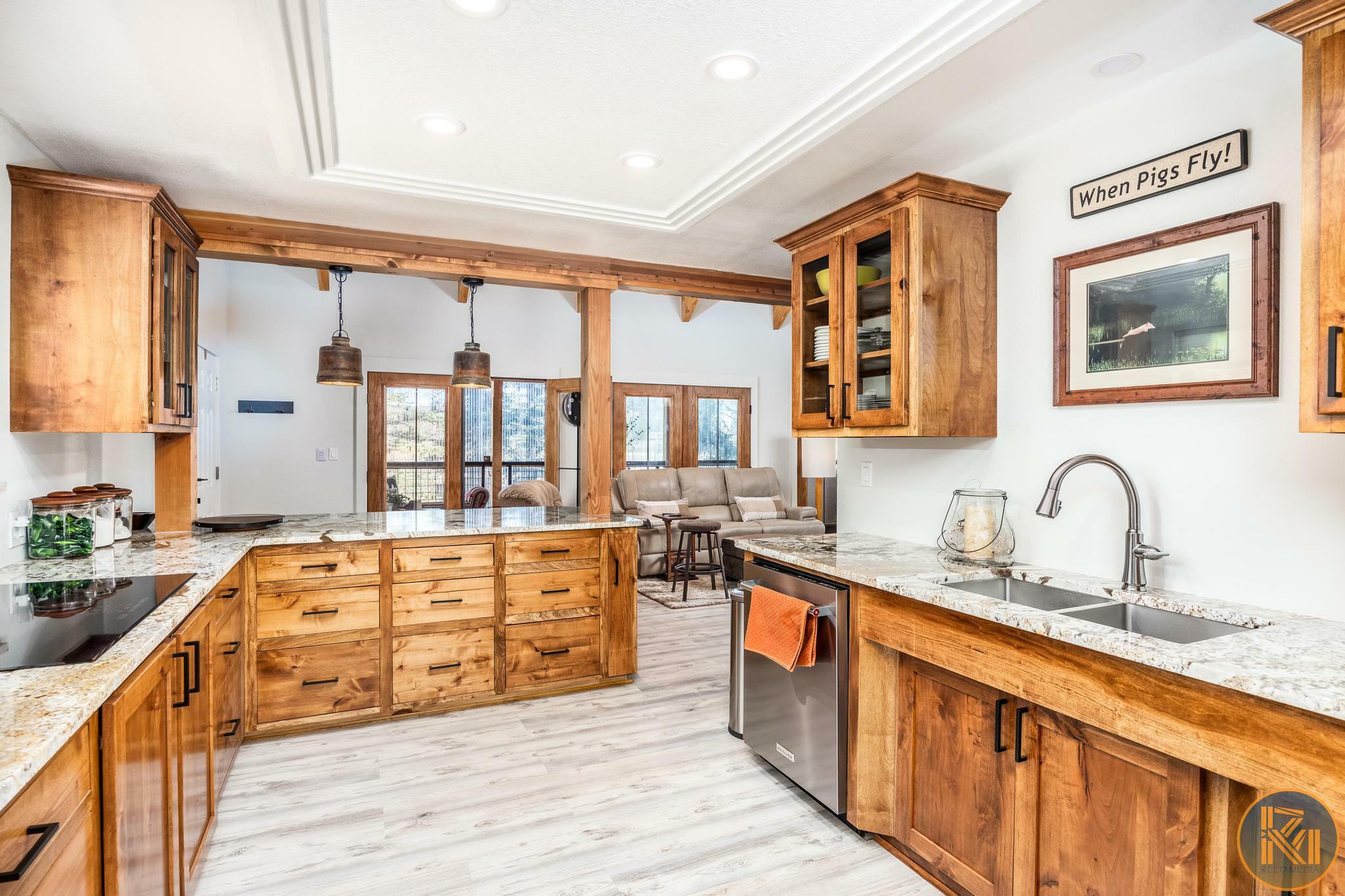 Property Photo: 2060 E Strawberry Point Rd UT 84762