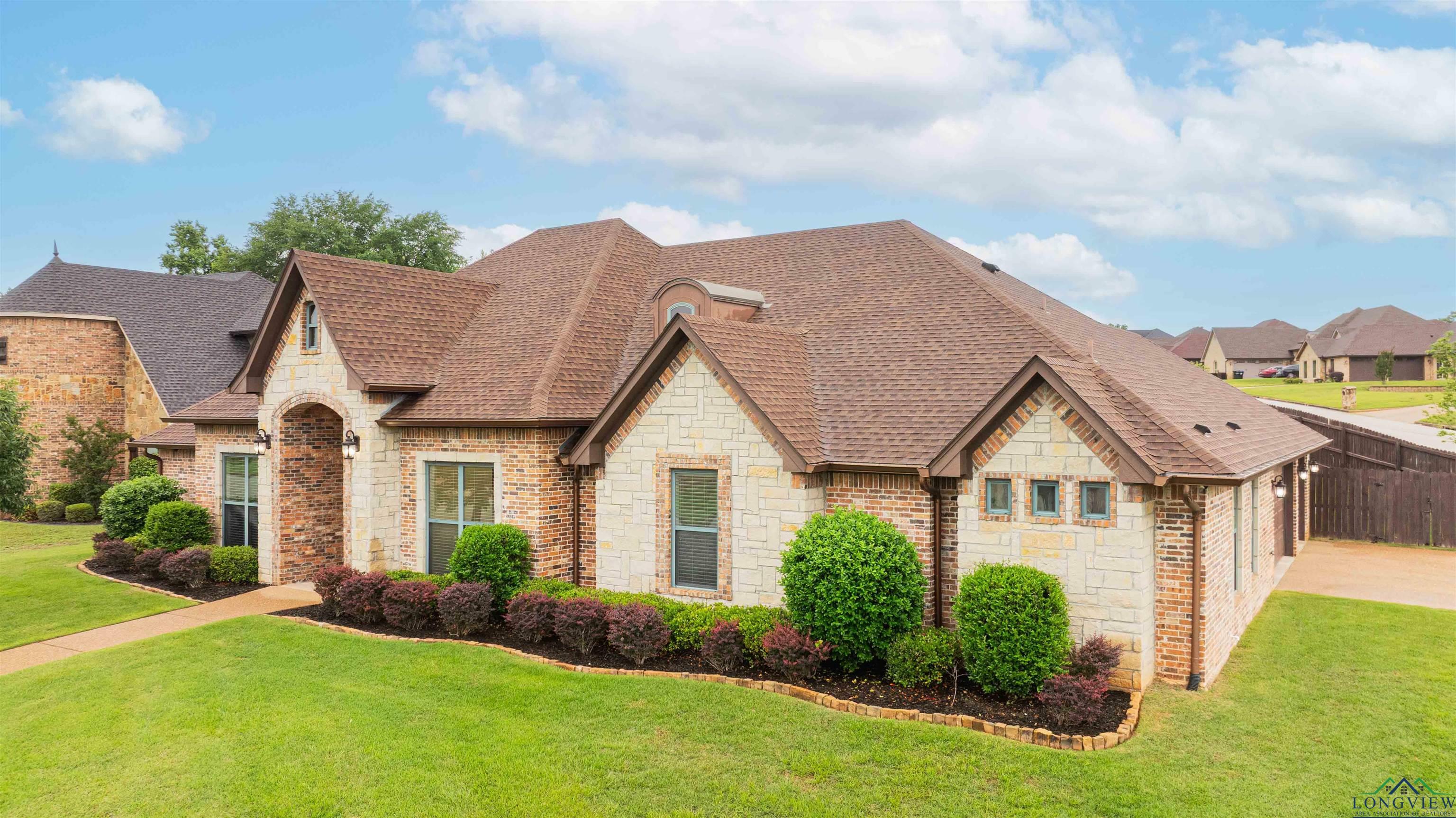 Property Photo: 3000 Fairway Oaks TX 75605