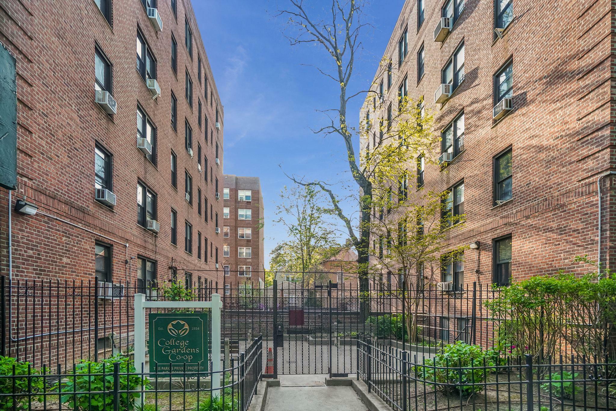 Property Photo: 3555 Kings College Place 1H NY 10467