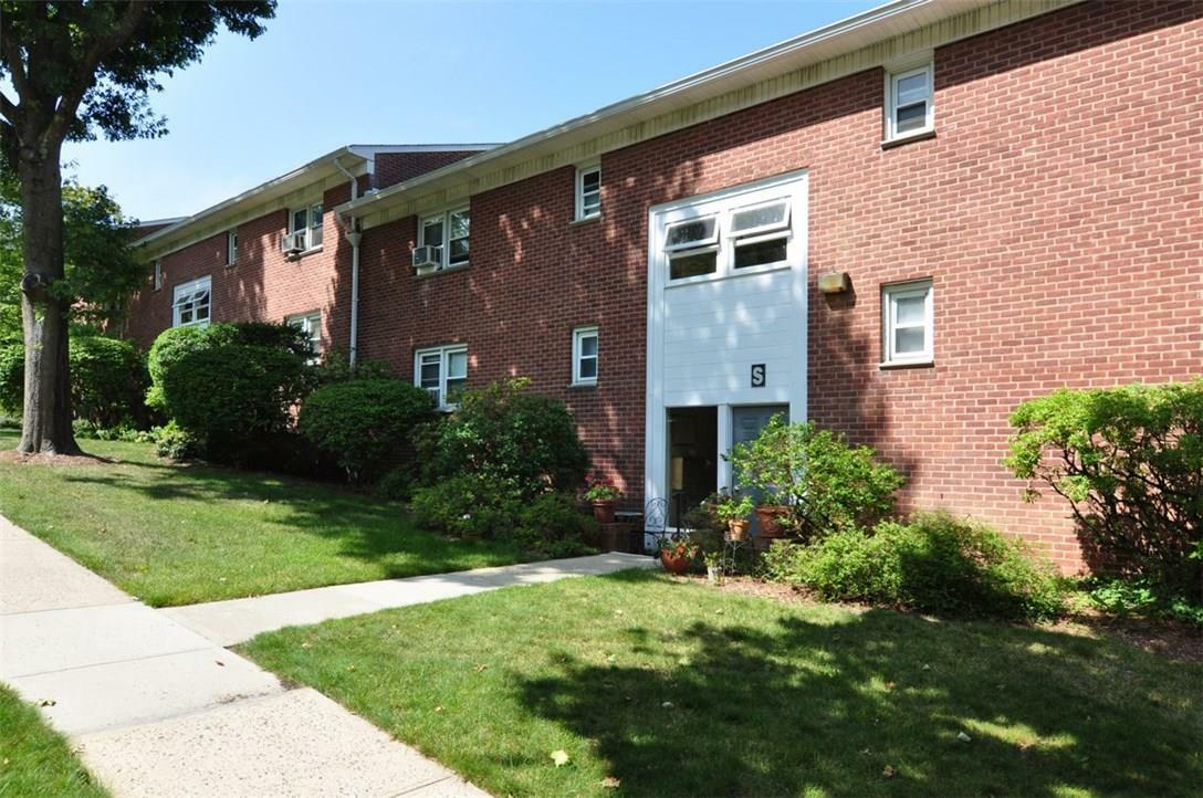 Property Photo: 140 N Broadway S-1 NY 10533