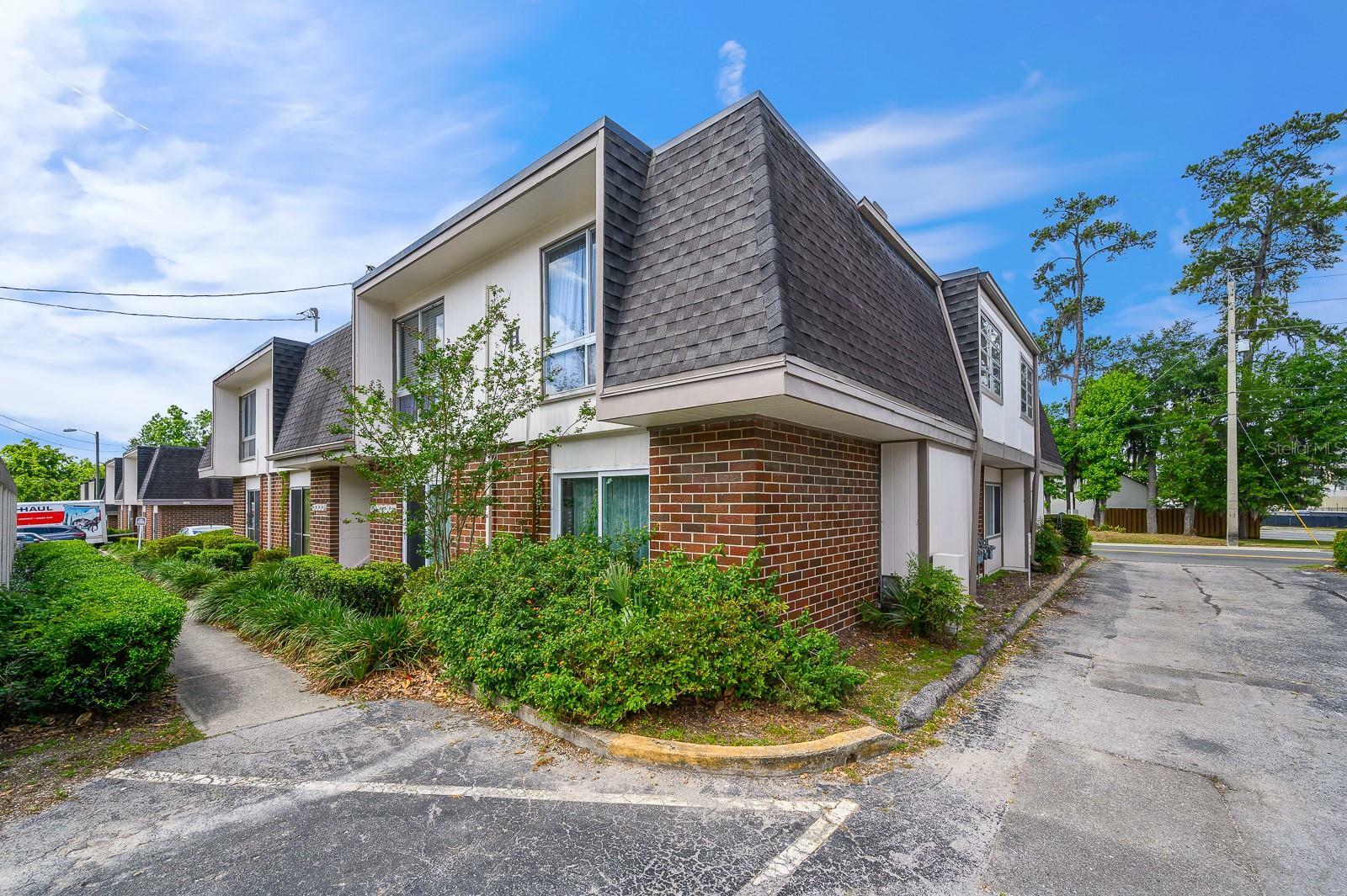 Property Photo:  1700 SW 16th Court H23  FL 32608 
