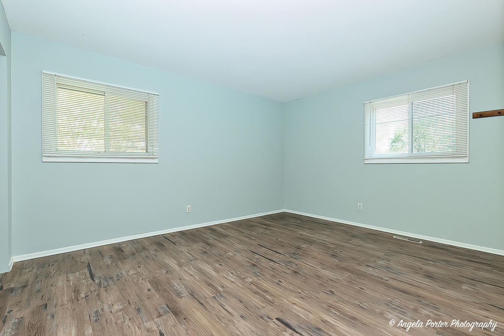 Property Photo: 942 Sheffield Drive IL 60014
