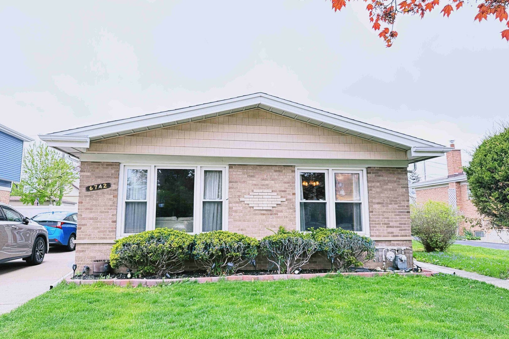 Property Photo: 6742 W Forest View Lane IL 60714