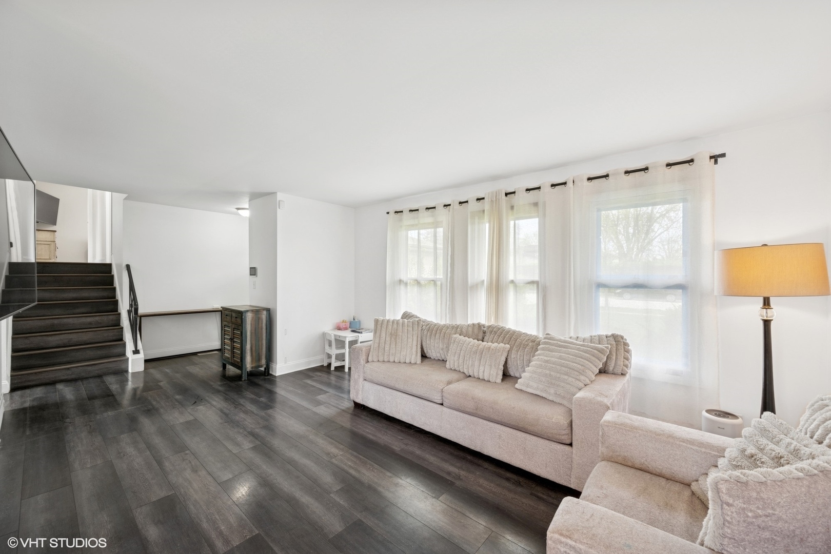 Property Photo: 1828 E Peachtree Drive IL 60004