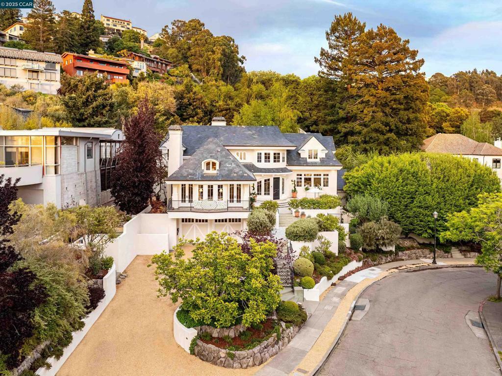 Property Photo: 32 Vicente Rd CA 94705