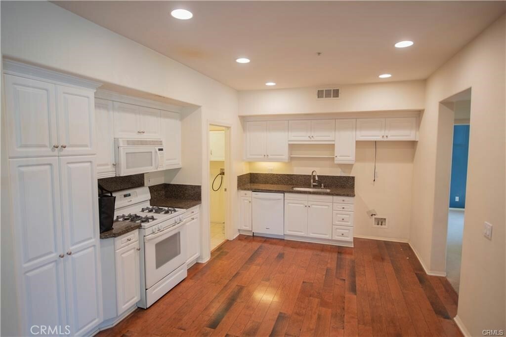 Property Photo: 41 Nightshade CA 92603