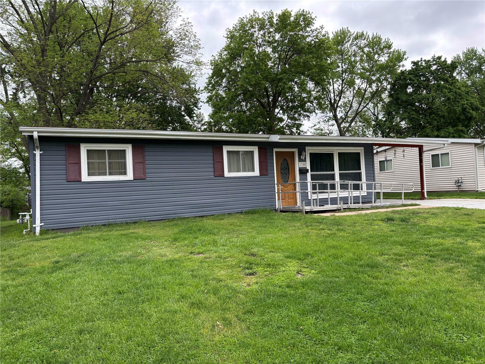 Property Photo: 1700 Kay Drive MO 63031