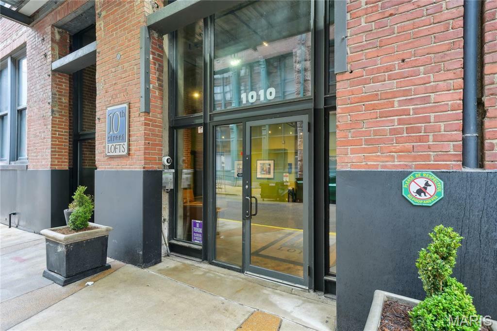Property Photo: 1010 Saint Charles Street 701 MO 63101