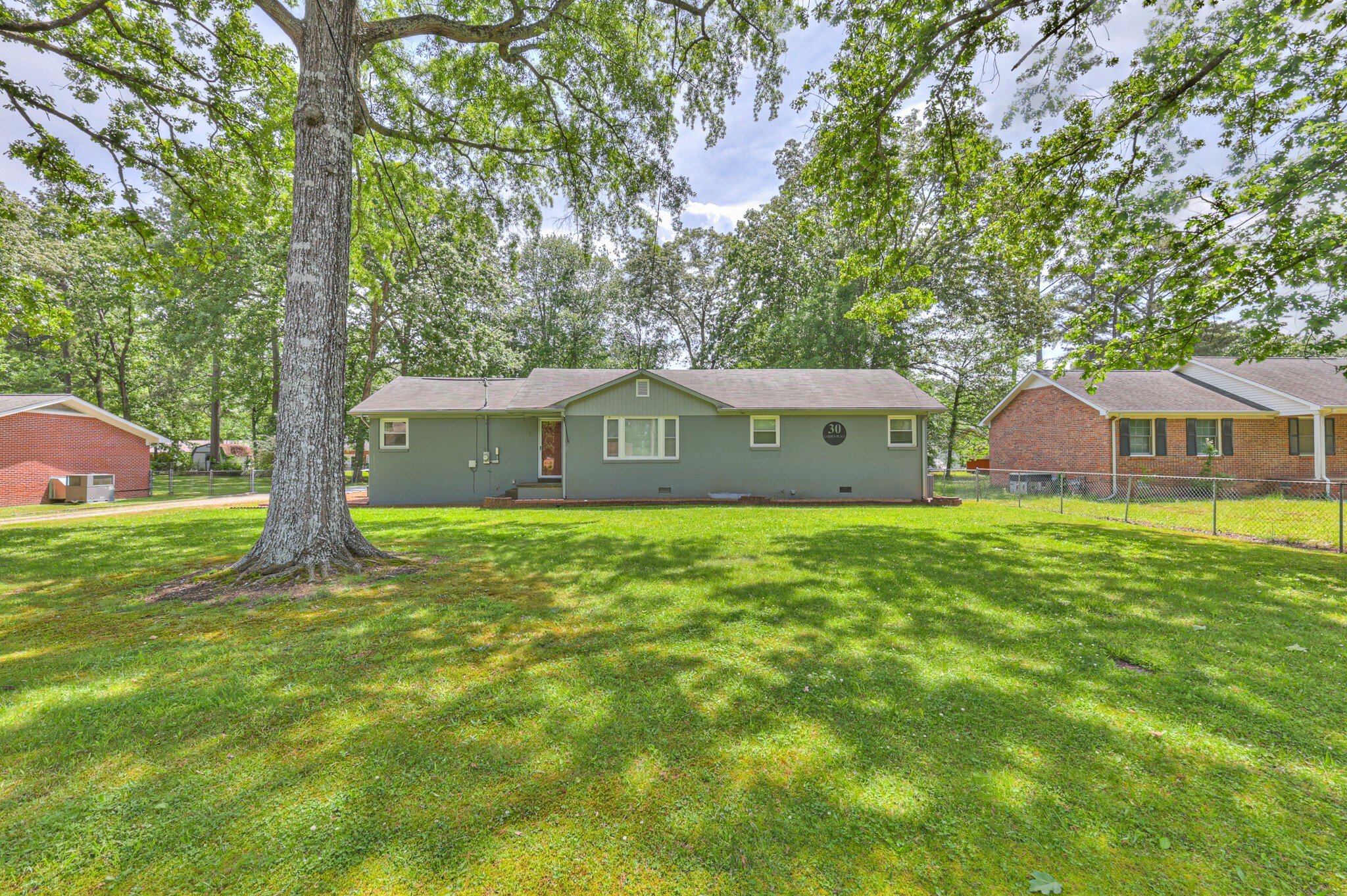 Property Photo: 30 Garden Pl TN 37355