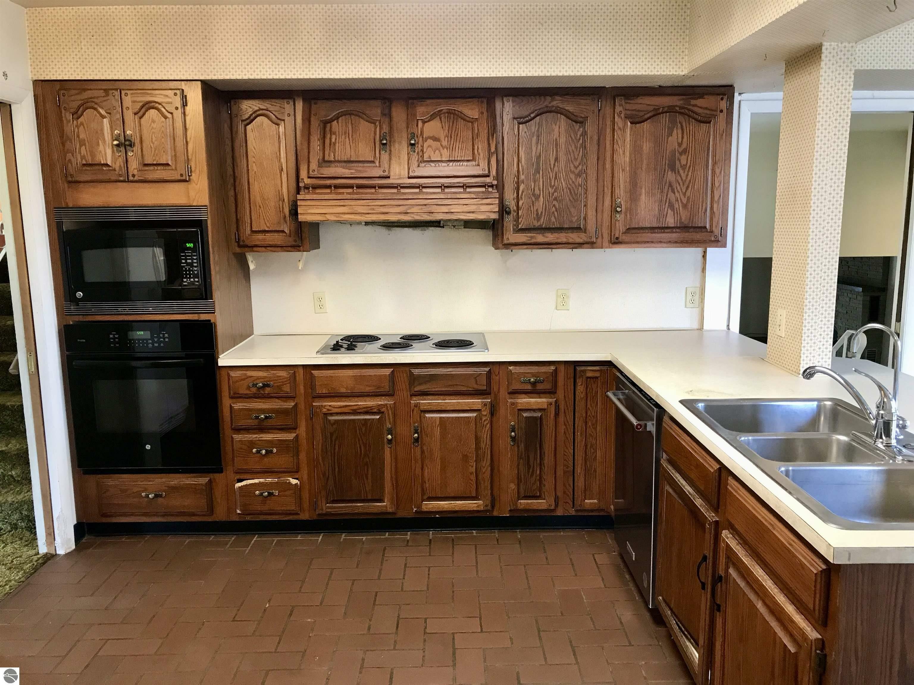 Property Photo: 418 East Drive MI 48858
