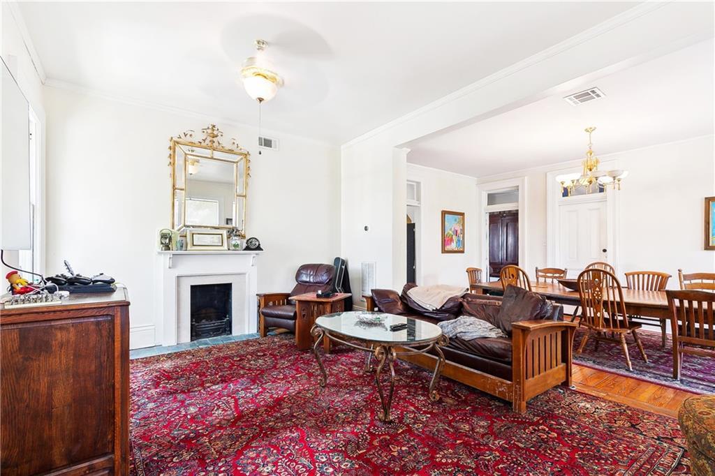 Property Photo:  6056 Prytania Street  LA 70118 