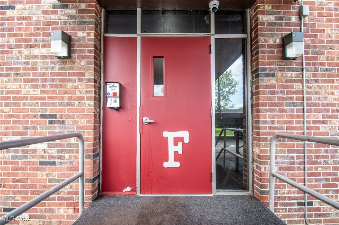 Property Photo: 3000 N River Road NE F17 OH 44483