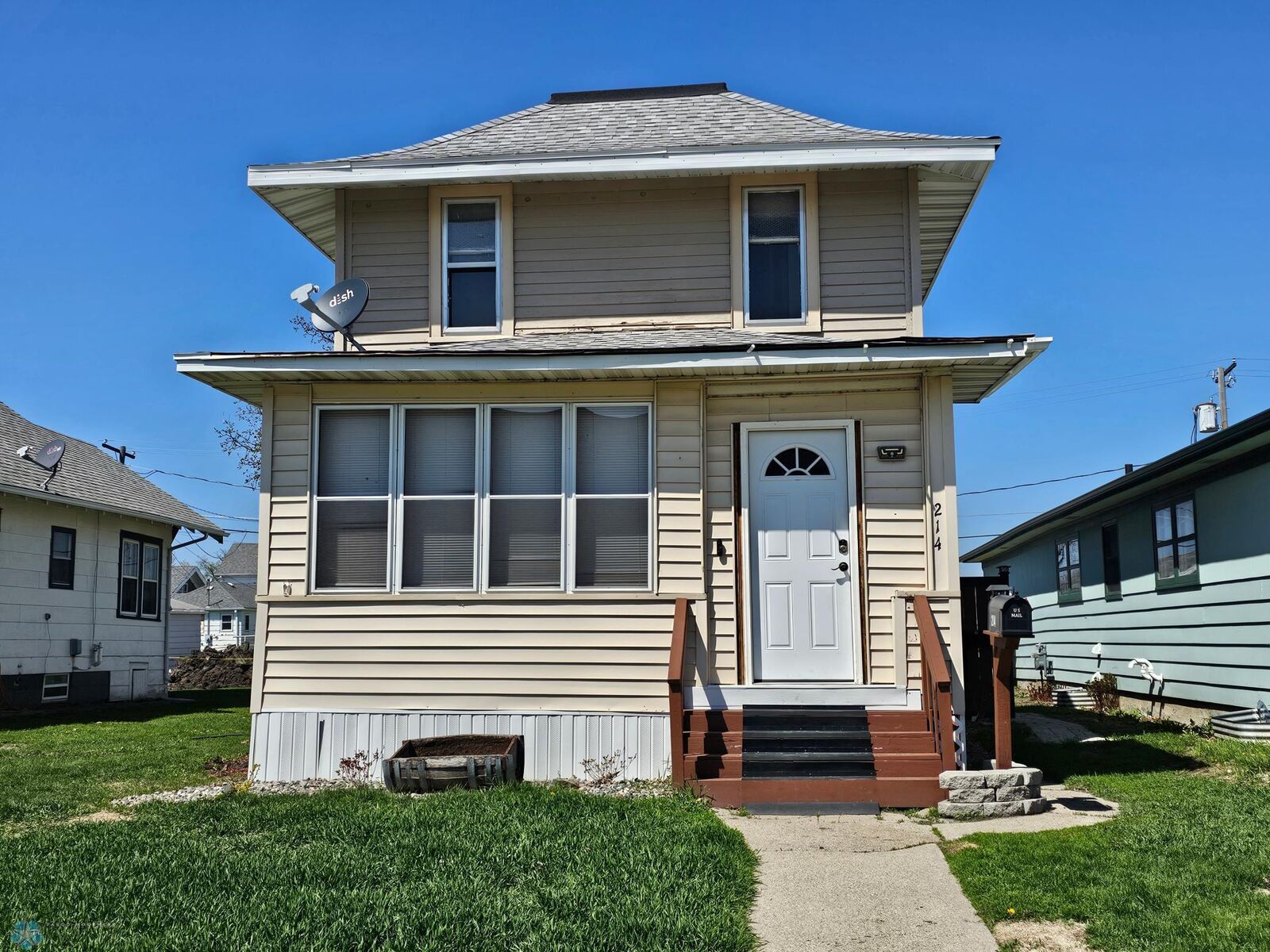 Property Photo: 214 2nd Avenue N ND 58075