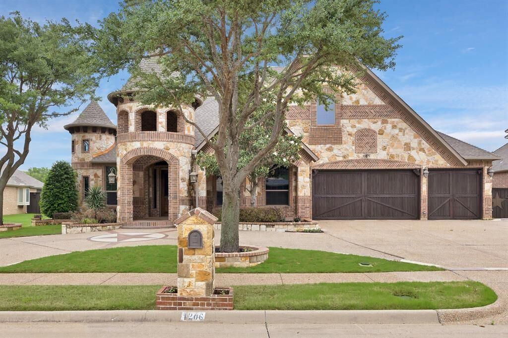 Property Photo: 1206 Genesis Drive TX 76063