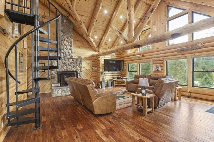 Property Photo: 225 Eagle Ridge Road OR 97417