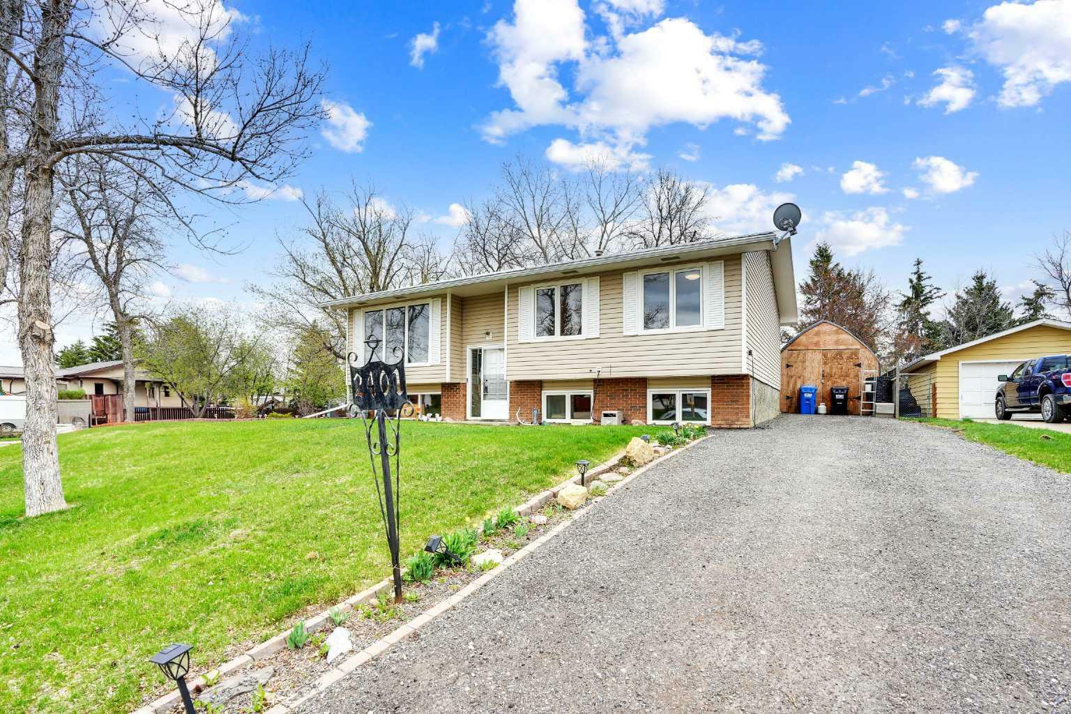 Property Photo: 2401 17 Street AB T0L 1R0