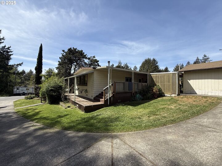 Property Photo: 17813 Aqua Vista Ln OR 97415