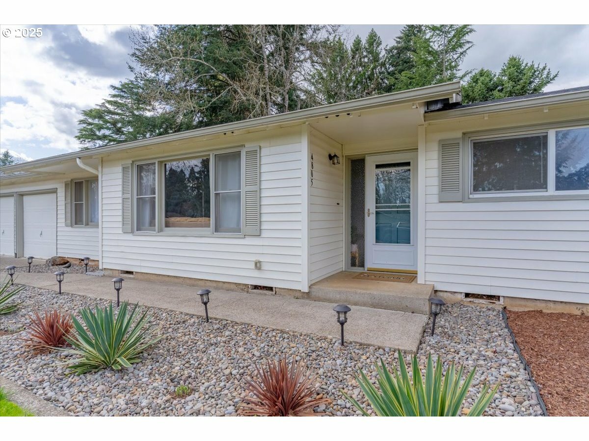 Property Photo: 4805 Justice Way S OR 97302