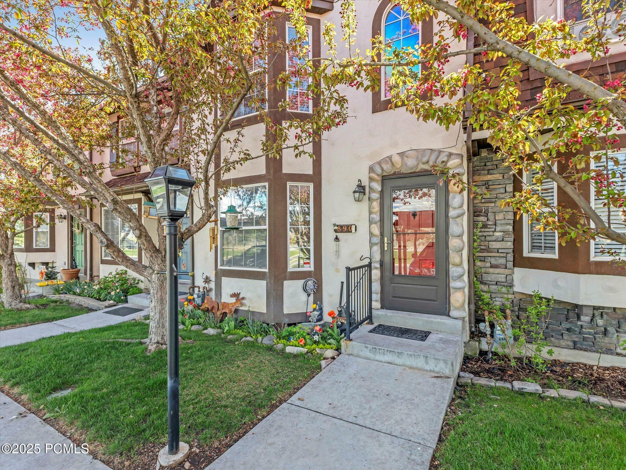 Property Photo:  890 N Hamlet Circle  UT 84049 