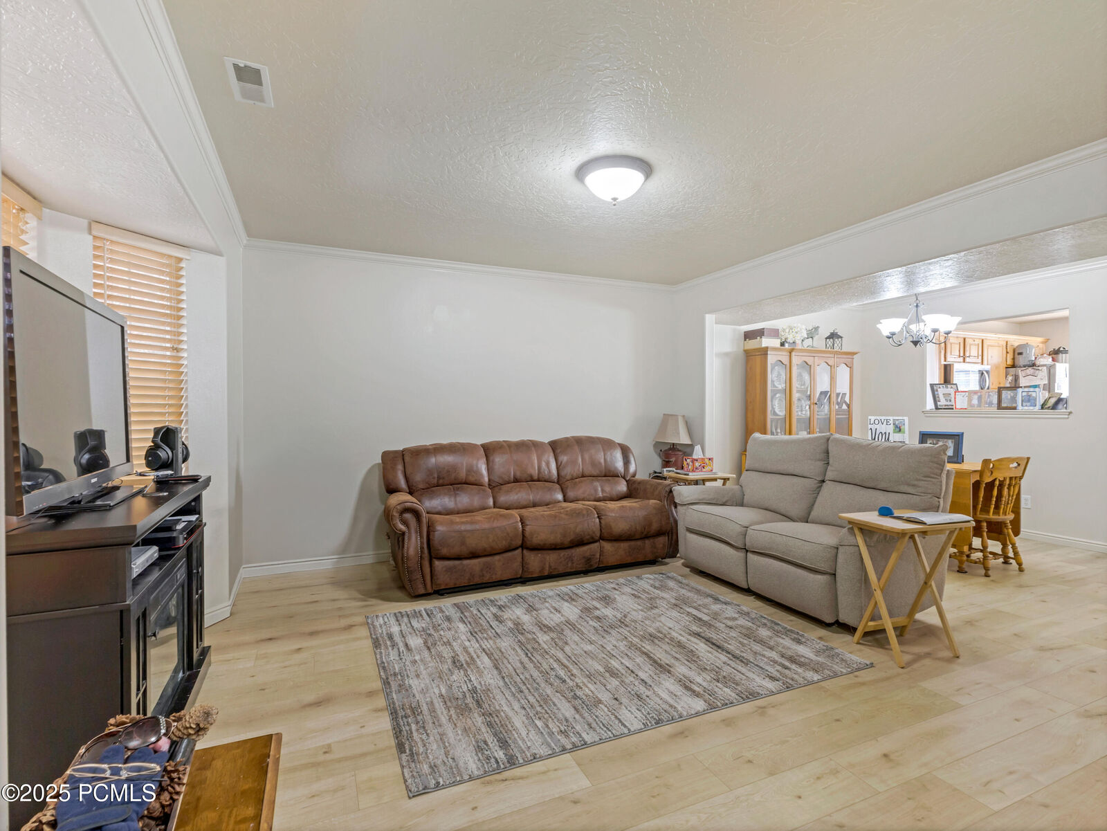 Property Photo:  890 N Hamlet Circle  UT 84049 
