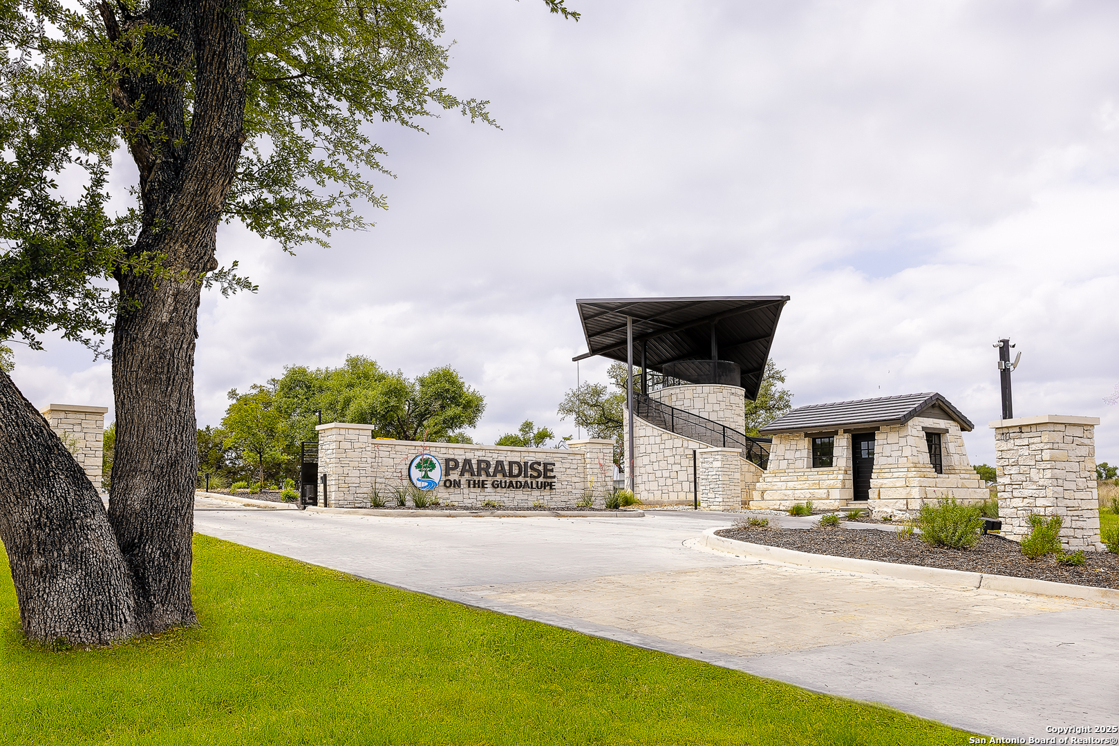 Property Photo: 1012 Pristine Trl TX 78133