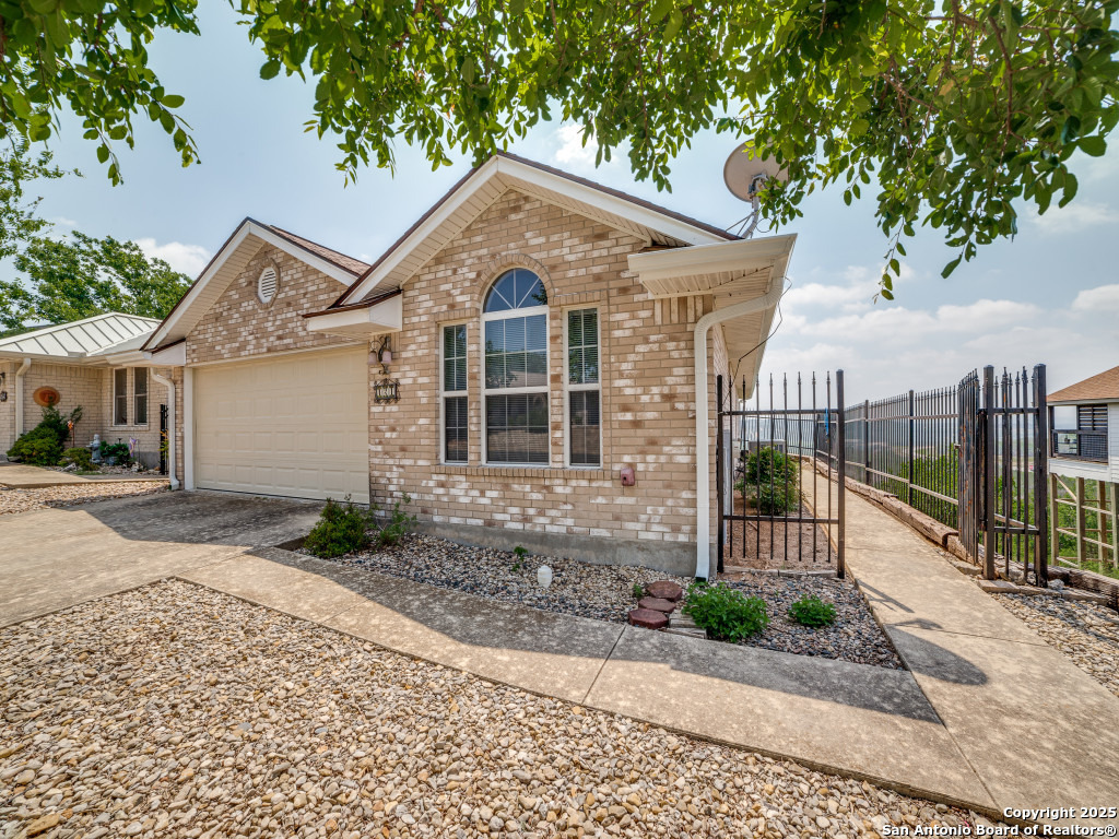 Property Photo: 121 Mesa Del Sol TX 78028